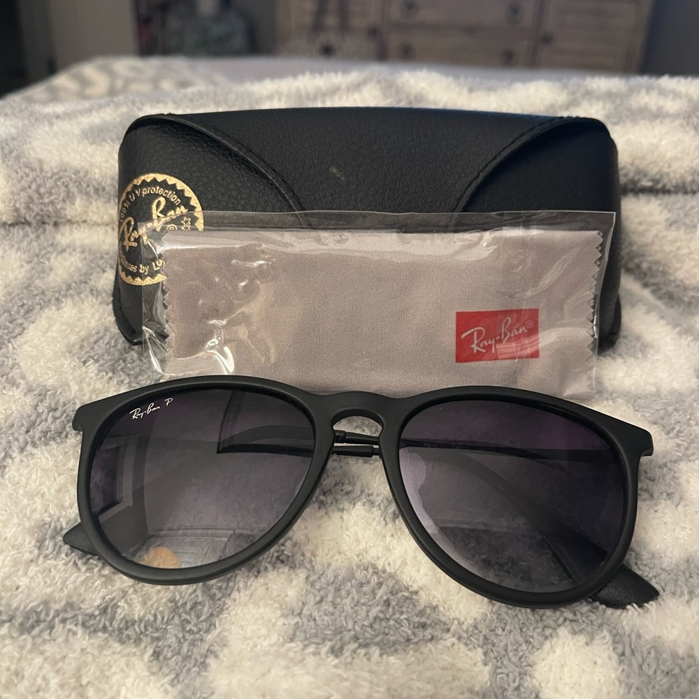 Women’s black Erica Ray ban’s
